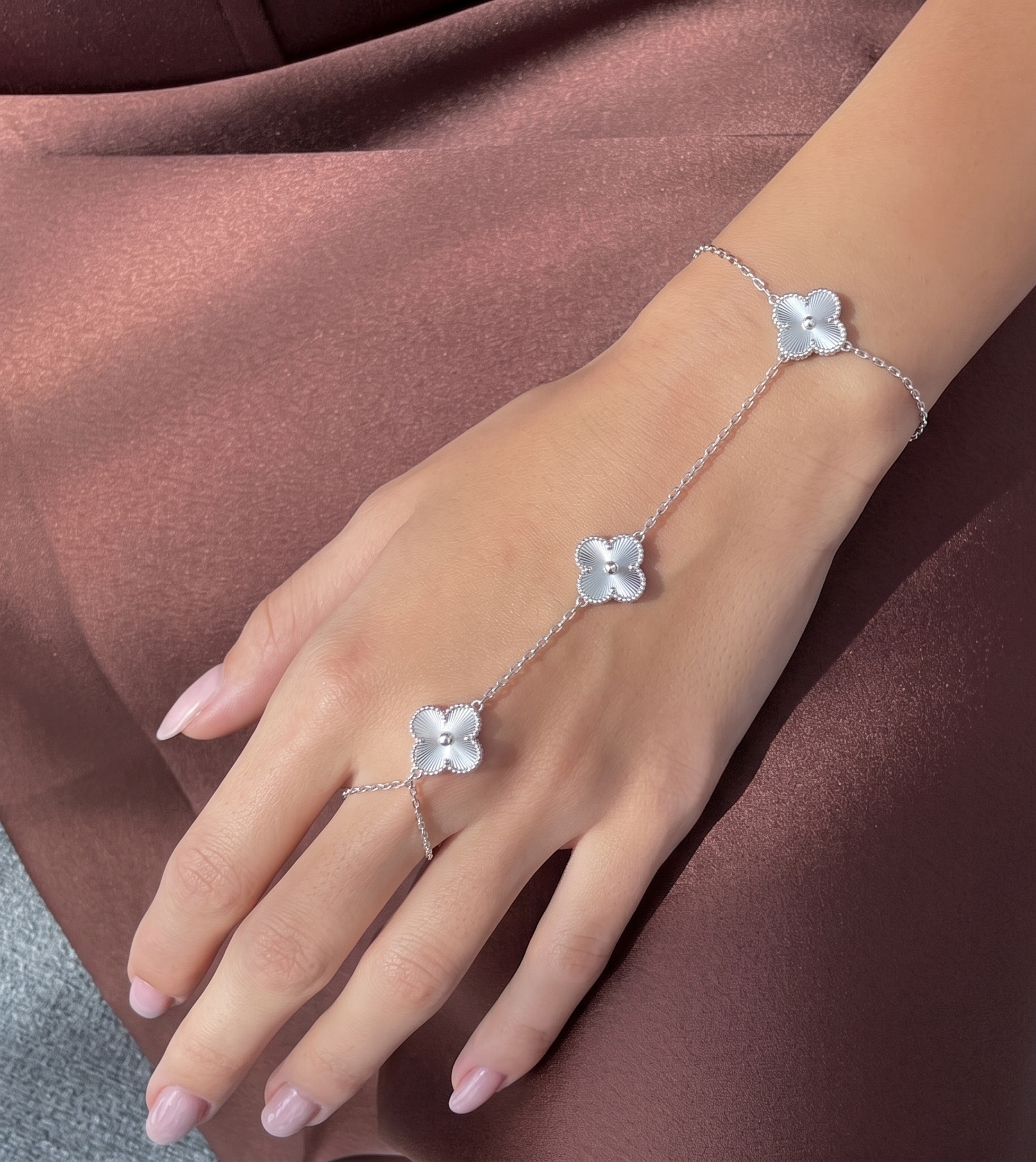 Clover Hand chain
