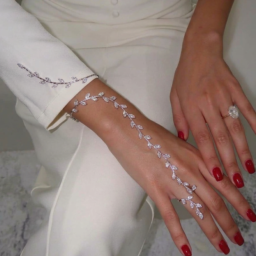 Fleur Luxury Handchain