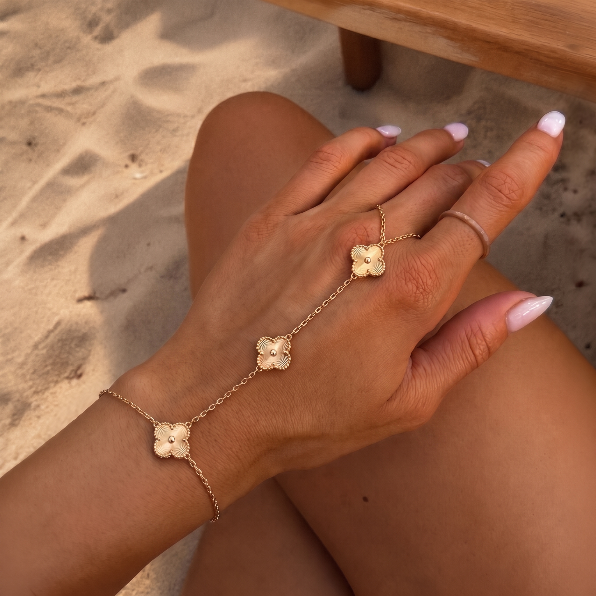 Clover Hand chain